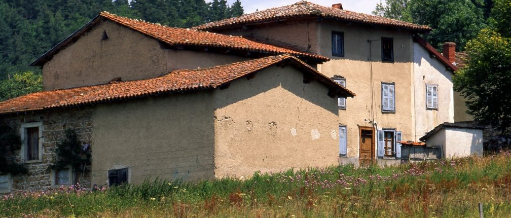 Maison en pisé vers Marsac